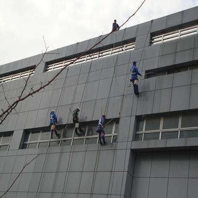 東莞市鴻新公司 專業(yè)外墻清洗，24小時服務(wù)保障